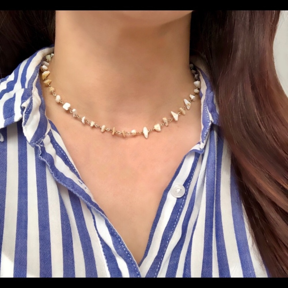 ❗️LAST❗️White Opal Chip Choker Necklace - Picture 3 of 5